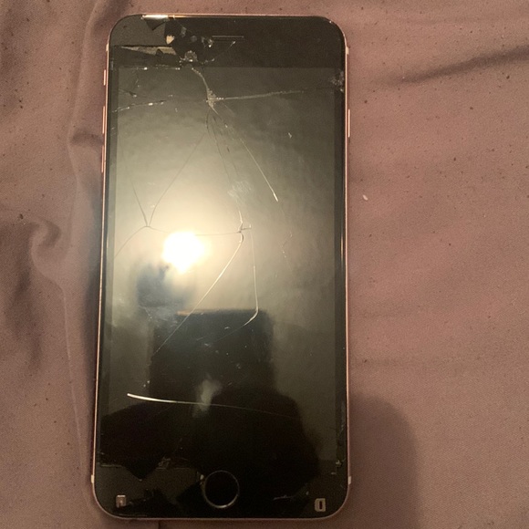 iPhone 6s Plus with a lot off cases